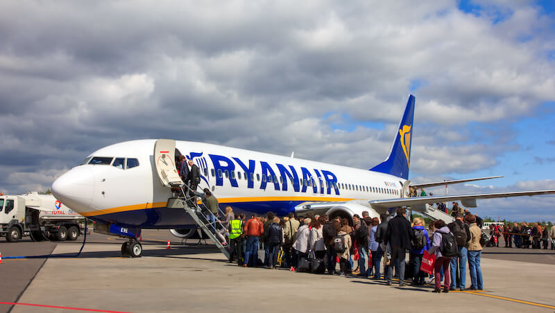 只賣你座位和行李托運、執行長被馬斯克罵「笨蛋」！超陽春廉航淨利率飆15％