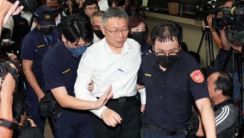 柯文哲遭重判，為九合一選舉添變數？學者：中間選民恐流失，但有利藍白合