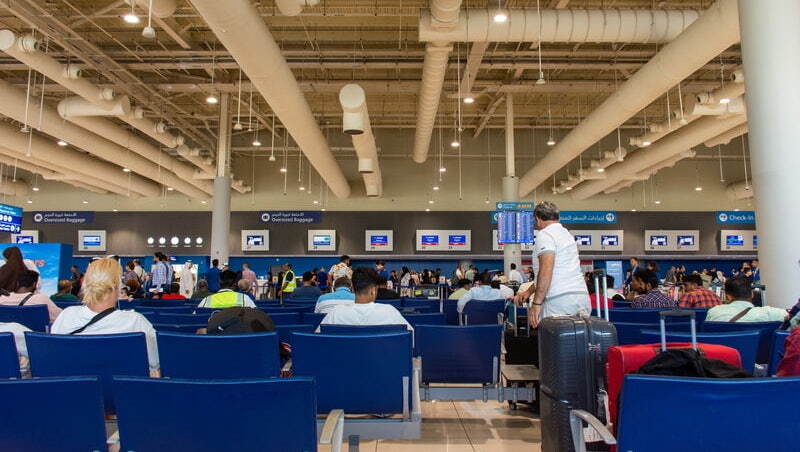 從沒想過會身處戰區邊緣⋯杜拜機場9成航班取消，受困旅客靠WhatsApp互助求生