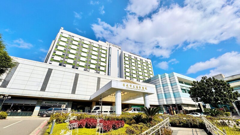 當「在宅醫療」遇上「碳排挑戰」：萬芳醫院如何解決最棘手的移動難題？萬芳醫院導入 Uber 企業版，將低碳出勤比例提升至 96%