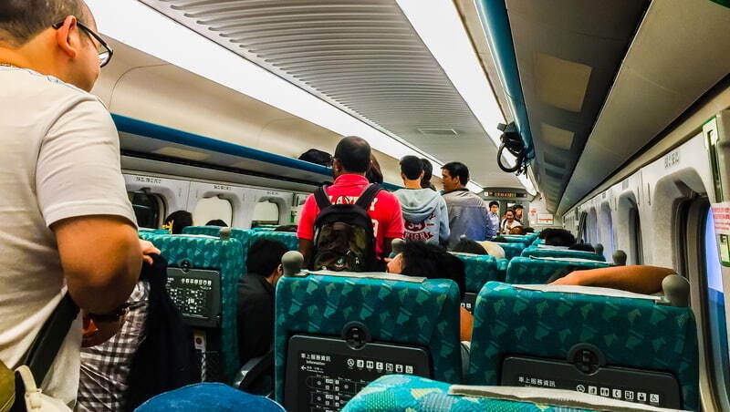 清明高鐵自由座人潮有多少？LINE TODAY「1鍵下滑」立刻查，還可預估排隊時間