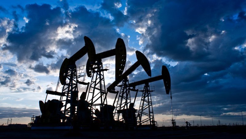 油價突破80美元衝擊股市！美產油全球第一，為什麼油價還被伊朗牽著走？