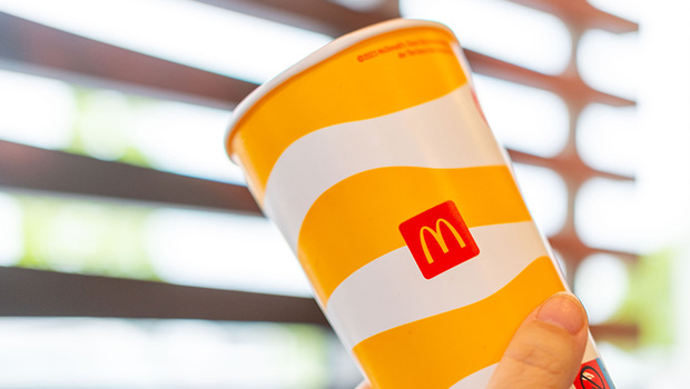 毛利率80％！麥當勞「飲料革命」挑戰星巴克，能變新成長引擎？