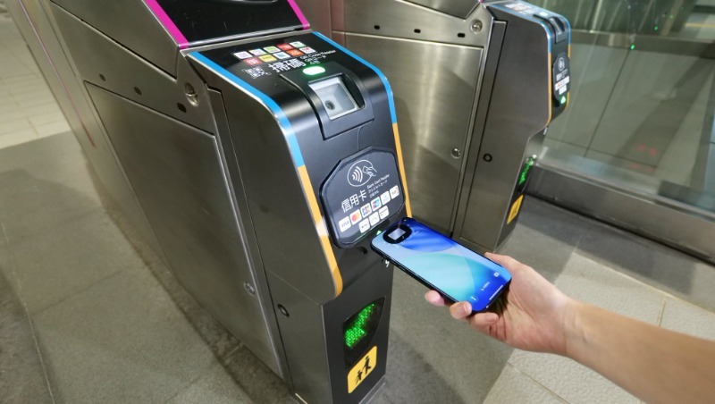 iPhone搭捷運教學》免解鎖Apple Pay快速交通卡怎麼設定？信用卡回饋一次看