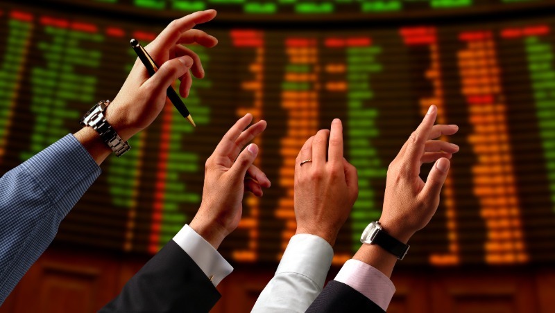 散戶不只追輝達了！華爾街日報：AI股風向變了，改追誰？