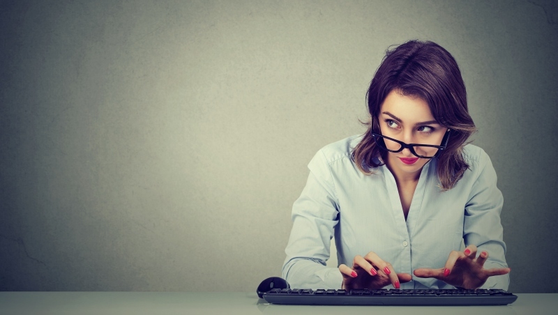 email別再寫please reply me！請對方回覆，應該怎麼說？