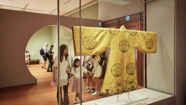 跟著乾隆辦趴、做臉、喝奶茶！香港故宮解密皇室，招攬「不走進博物館的人」
