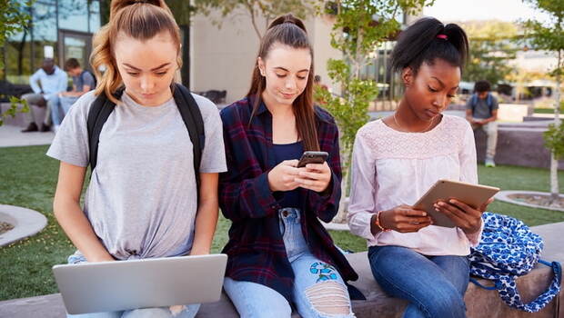 回家作業已死？生成式AI讓美教師放棄評分，重回紙筆考試