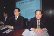 面對同業間的傳言及對手魏永篤(右)的喊冤,薛明玲(左)也只能無奈的澄清。 面對同業間的傳言及對手魏永篤(右)的喊冤,薛明玲(左)也只能無奈的澄清。