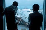 ■國際線航空業者,16日起加收燃油附加費,國內線業者也可能跟進。 ■國際線航空業者,16日起加收燃油附加費,國內線業者也可能跟進。