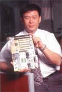 束崇萬認為,主打利基市場是創見穩健成長的關鍵。 束崇萬認為,主打利基市場是創見穩健成長的關鍵。