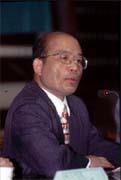 台北縣長蘇真昌表示,白沙彎安樂園開發案並無違法之處。 台北縣長蘇真昌表示,白沙彎安樂園開發案並無違法之處。