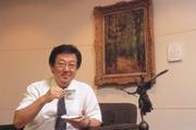 ■喜愛藝術品的翁明顯,認為創新的內容產業才是超越硬體的真正競爭力。 ■喜愛藝術品的翁明顯,認為創新的內容產業才是超越硬體的真正競爭力。