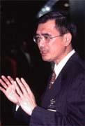辜濂松早在五月底就護送賴國洲上壘 辜濂松早在五月底就護送賴國洲上壘