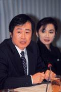 楊子江(左)受到林全提拔,以後和陳敏薰(右)、胡定吾的關係由部屬變長官。 楊子江(左)受到林全提拔,以後和陳敏薰(右)、胡定吾的關係由部屬變長官。