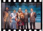 黃典琪(左一)認為成吉思汗動畫影集經營赤字的機率很小(左二為黃成中,右一為簡明仁,右二為羅鋇)。 黃典琪(左一)認為成吉思汗動畫影集經營赤字的機率很小(左二為黃成中,右一為簡明仁,右二為羅鋇)。