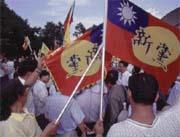 部分新黨死忠支持者和國民黨高層關係深厚。 部分新黨死忠支持者和國民黨高層關係深厚。