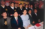 去年,姜豐年(前排左三)入主宏國象隊,解散班底成立台北新浪獅隊,如今轉戰大陸。 去年,姜豐年(前排左三)入主宏國象隊,解散班底成立台北新浪獅隊,如今轉戰大陸。