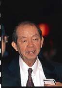 面對全年恐將虧損50億元的命運,奇美電子董事長許文龍依舊文風不動,還不忘安撫下屬。 面對全年恐將虧損50億元的命運,奇美電子董事長許文龍依舊文風不動,還不忘安撫下屬。