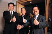 ■李大經(左起)、梁修宗與陳國鴻,在短短的兩個星期內,成為敦陽的新鐵三角。 ■李大經(左起)、梁修宗與陳國鴻,在短短的兩個星期內,成為敦陽的新鐵三角。