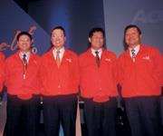 ■曾經是台大電機系學長學弟的李焜耀 (左)與王振堂(右)幾乎到了王不見王的地步。 ■曾經是台大電機系學長學弟的李焜耀 (左)與王振堂(右)幾乎到了王不見王的地步。