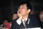 近年沈寂未公開露面的鴻友董事長陳文聰在法人說明會上表示,估計六月底DVD權利金問題可望獲得解決。 近年沈寂未公開露面的鴻友董事長陳文聰在法人說明會上表示,估計六月底DVD權利金問題可望獲得解決。