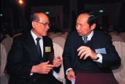 卸任之後,陳博志(右)很隨和,絲毫沒有政務官?的架子。(左為國策顧問黃天麟) 卸任之後,陳博志(右)很隨和,絲毫沒有政務官?的架子。(左為國策顧問黃天麟)