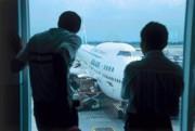 航空業去年才擺脫「911事件」陰霾,獲利大幅成長,今年又遇到美伊戰爭和SARS風暴。 航空業去年才擺脫「911事件」陰霾,獲利大幅成長,今年又遇到美伊戰爭和SARS風暴。