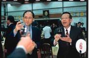 主計長林全(左)與財政部長顏慶章(右)對於許多政策的看法都不對盤,碰上金融監理法案,也意見不同。 主計長林全(左)與財政部長顏慶章(右)對於許多政策的看法都不對盤,碰上金融監理法案,也意見不同。