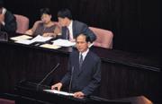 ■立院新會期開議,游錫堃(前)除了要應付在野黨,民進黨新科立委也要給他下馬威。 ■立院新會期開議,游錫堃(前)除了要應付在野黨,民進黨新科立委也要給他下馬威。