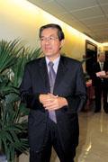 他是陳水扁的學長 馬英九的同學 他是陳水扁的學長 馬英九的同學