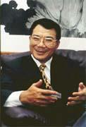 林宏宗的碩士學位是在事業、政壇兩頭忙中苦讀而來的。 林宏宗的碩士學位是在事業、政壇兩頭忙中苦讀而來的。