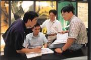 台積六廠的工程師必須負起帶領新人、教導新人的責任。 台積六廠的工程師必須負起帶領新人、教導新人的責任。