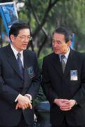 陳定南(右)對檢察官風紀不佳相當痛心,下令絕不寬貸。 陳定南(右)對檢察官風紀不佳相當痛心,下令絕不寬貸。
