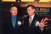 推動ETF成為陳沖(右)2003年的重頭戲,他給自己「只許成功,不許失敗」的期許。 推動ETF成為陳沖(右)2003年的重頭戲,他給自己「只許成功,不許失敗」的期許。