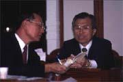 呂東英(右)行事風格「硬梆梆」,多次與財政部高層意見不合。 呂東英(右)行事風格「硬梆梆」,多次與財政部高層意見不合。