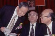 台肥股東會上,董事長邱茂英(左)強勢主導董監事補選的人事布局。 台肥股東會上,董事長邱茂英(左)強勢主導董監事補選的人事布局。