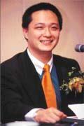 劉楚民不賣賓士汽車,要做賓士精品服飾生意。 劉楚民不賣賓士汽車,要做賓士精品服飾生意。