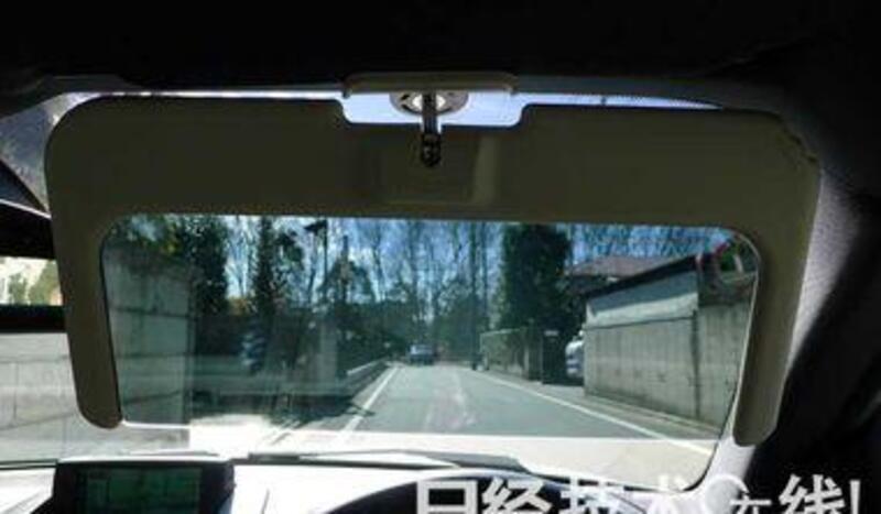 把汽車遮陽板當做太陽眼鏡