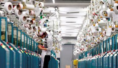 義烏．中國最大襪廠 機器先進的浪莎，大手筆買義大利機台，包辦耐吉、愛迪達等歐美品牌5成中低價訂單。