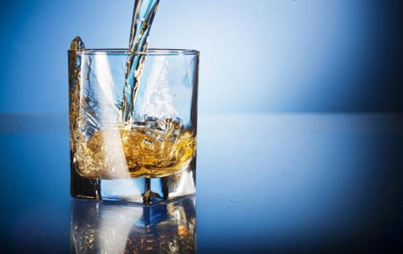 喝威士忌，究竟該不該加冰塊？
