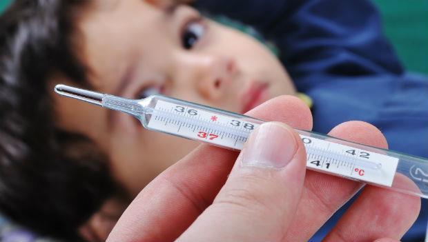 小兒科醫師自己的孩子發燒了，他會怎麼做？