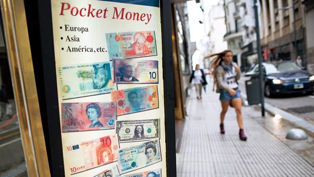 阿根廷貨幣大貶的背後，代表國際資金逐漸撤離新興市場，接下來可能還有其他未爆彈。