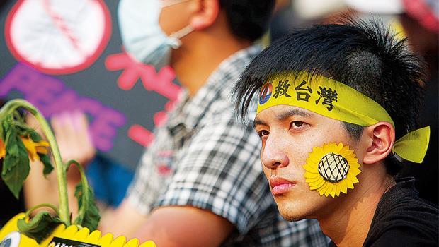 一場太陽花學運，將台灣面對兩岸政經交流的潛藏憂慮攤在陽光下