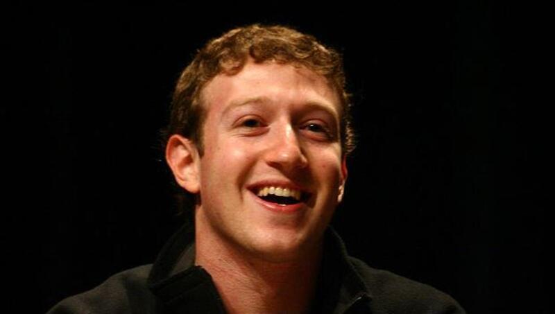 臉書CEO拖鞋加帽T》承認吧！員工其實都默默在跟老闆學打扮