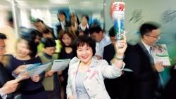 「俠女」護士賣保險　年簽億元保單