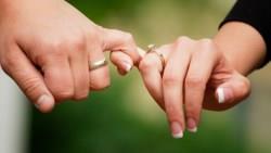 夫妻買房，誰來當「貸款人」比較好？