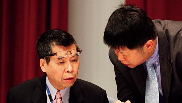 聯發科董事長 蔡明介（左）合併晨星，達到化敵為友、跨界整合兩大目的，也是台灣少見的「強強併」案例。