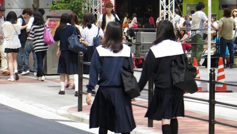規定女學生制服只能穿裙裝，律師：本來就違憲！