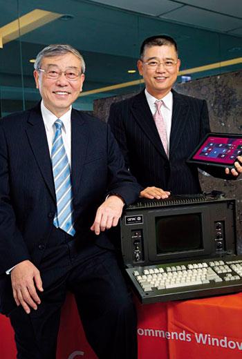 神基創辦人：苗豐強（圖左）、董事長：黃明漢（圖右）；20年前神基做的軍用電腦（圖）1台21公斤重，隨著科技進步，現在軍人也拿平板了。
